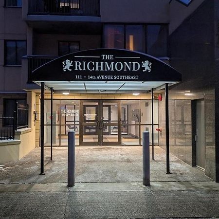 Entire Condo Downtown, Walk To Bmo & Stampede, Parking, 1,5 Hrs To Banff YYC Exterior foto