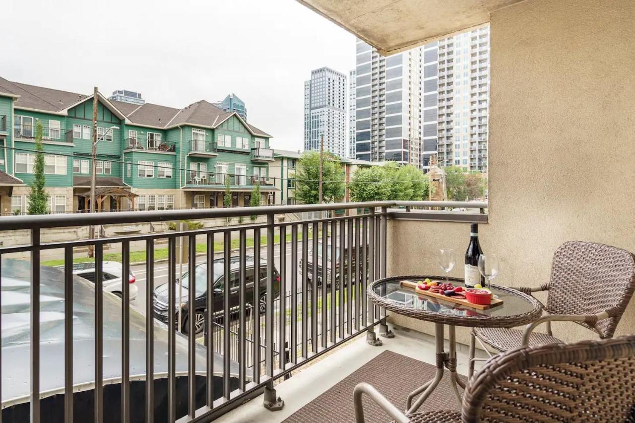 Entire Condo Downtown, Walk To Bmo & Stampede, Parking, 1,5 Hrs To Banff YYC Exterior foto