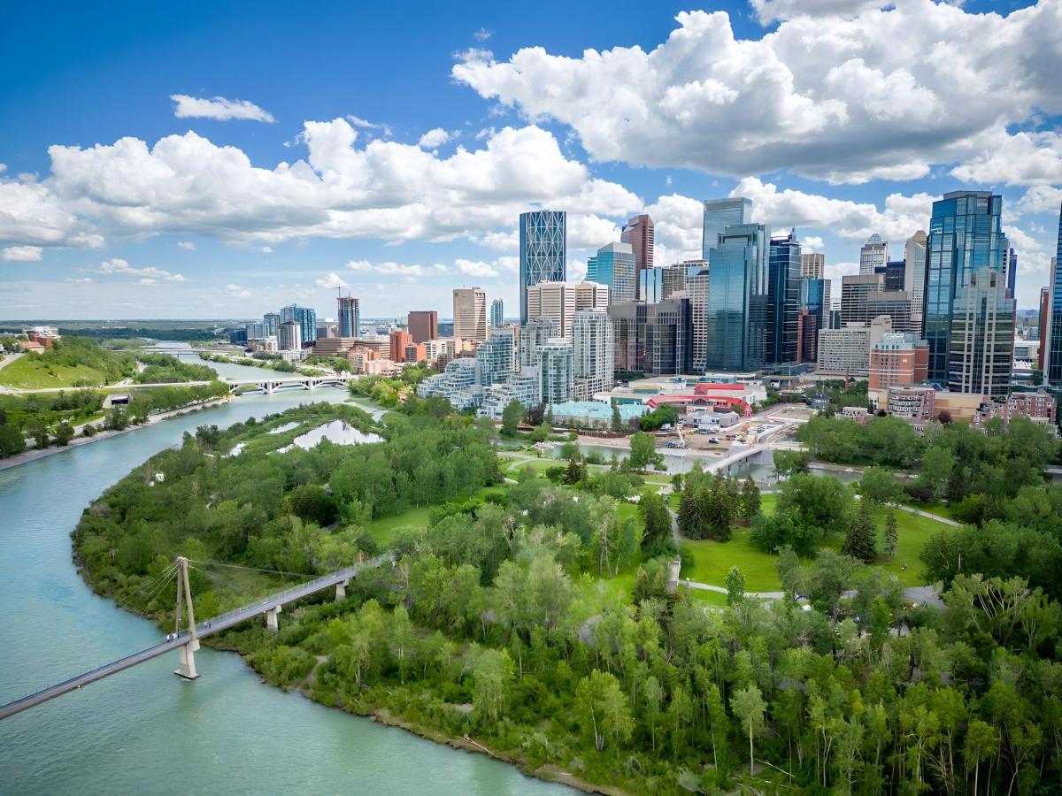 Entire Condo Downtown, Walk To Bmo & Stampede, Parking, 1,5 Hrs To Banff YYC Exterior foto