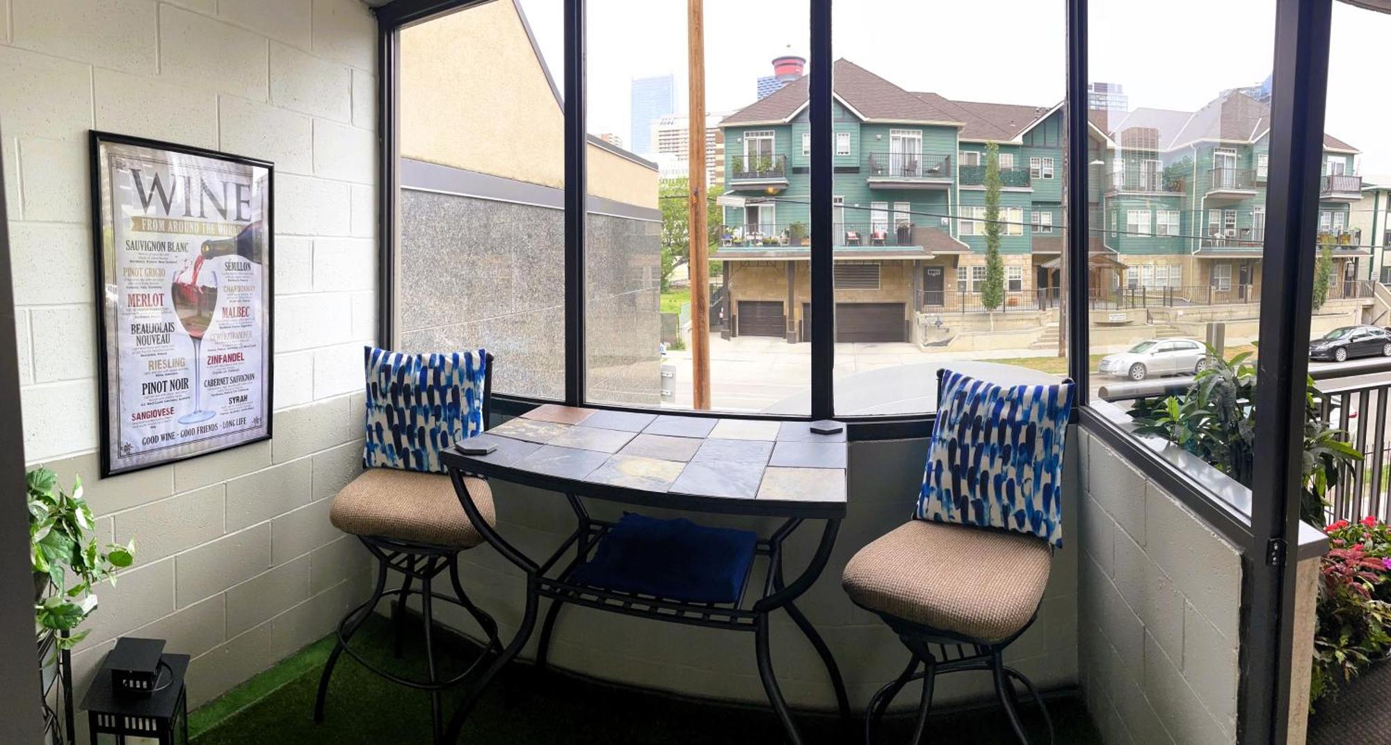 Entire Condo Downtown, Walk To Bmo & Stampede, Parking, 1,5 Hrs To Banff YYC Exterior foto